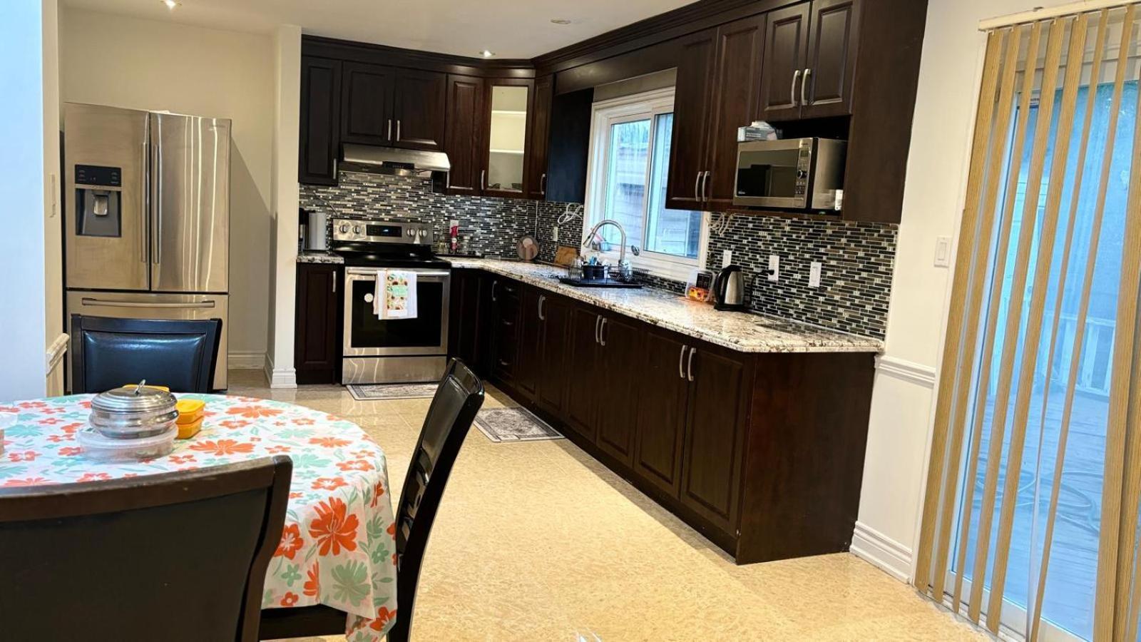 Hollywell Homestay Mississauga