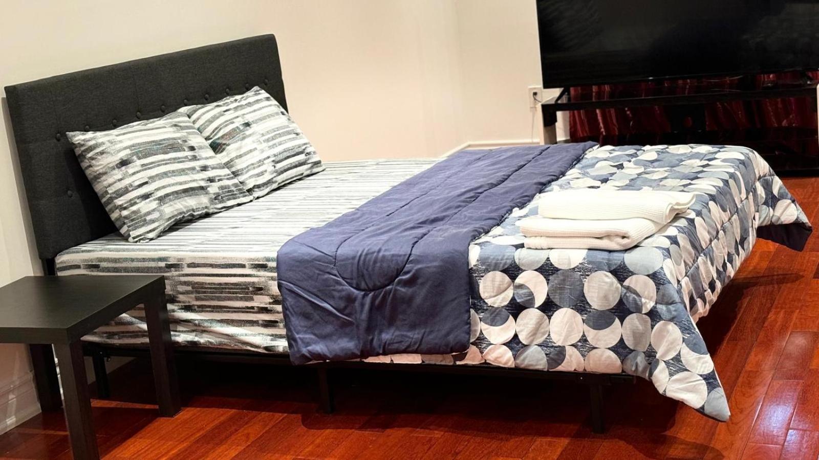 Hollywell Homestay Mississauga